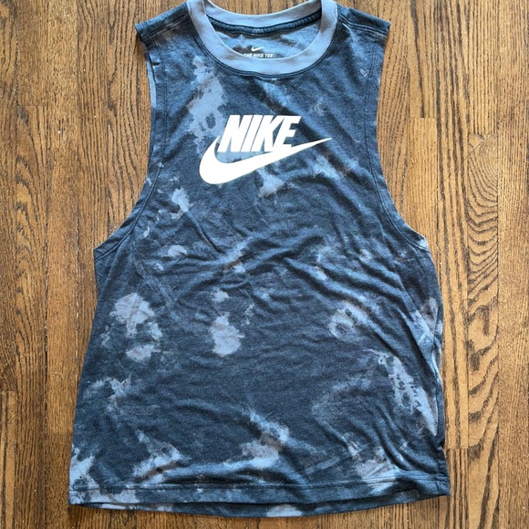 NIKE Muscle Tank - Picture 2 of 4